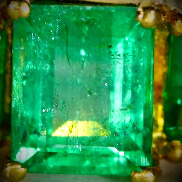 Panjshir Emerald 2.05ct Solid 22K Yellow Gold Ring - Picture 3 of 8